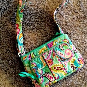 I’m telling a green strap bag